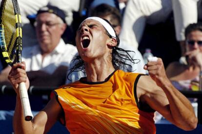 Rafa Nadal da rienda suelta a su alegría por proclamarse finalista.