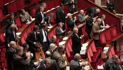 Diputados franceses tras aprobar la ley sobre el genocidio armenio.
