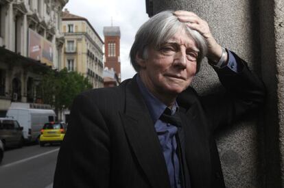 El fil&oacute;sofo y escritor franc&eacute;s, Andr&eacute; Glucksmann, fotografiado en la calle de Atocha de Madrid en abril de 2010.
