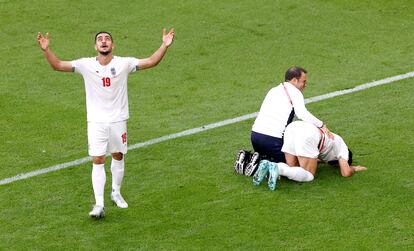 Majid Hosseini, jugador de Irá, celebra la victoria frente a Gales en el estadio Ahmad bin Doha (Qatar). 