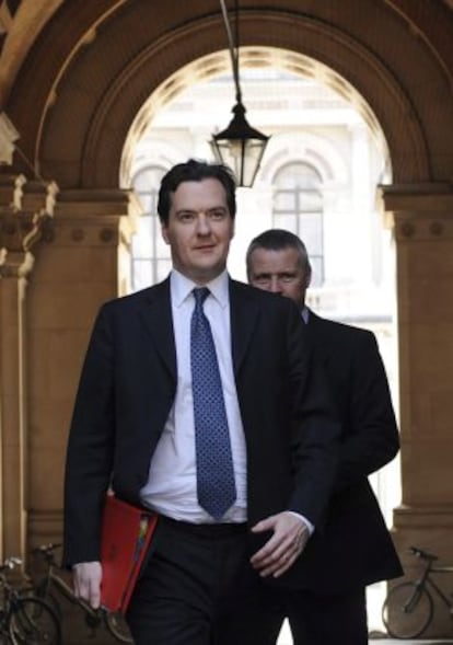 El ministro británico de Economía, George Osborne, tras la reunión que mantuvo con la directora del FMI, Christine Lagarde, en Londres.
