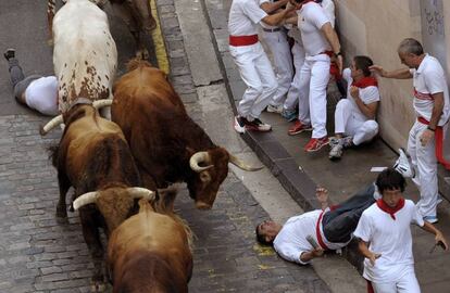 Fotos: Cuarto encierro de San Fermín 2016, en imágenes cort.as/ie_7 Con toros de Pedraza de Yeltes