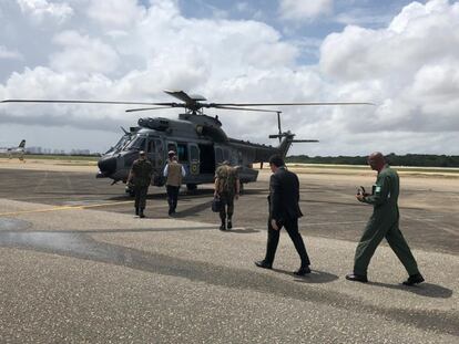 Ministros Sérgio Moro e Fernando Azevedo sobrevoam a capital cearense.