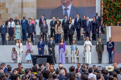 Delegación de presidentes, políticos invitados y la familia del nuevo presidente de Colombia, Gustavo Petro.
