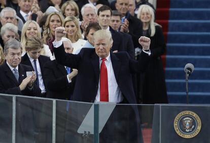 Gesto de Donald Trump durante la toma de posesión.