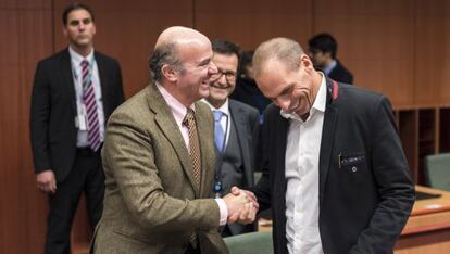 Los ministros de Economía de España y Grecia, durante el Eurogrupo.