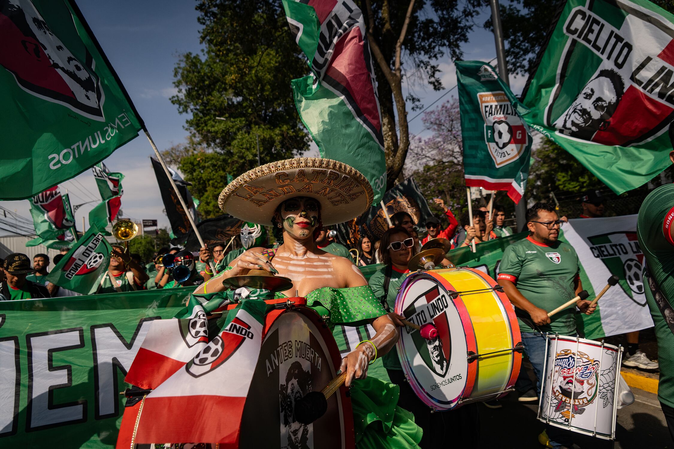 Aficionados previo al partido amistoso entre México y Portugal, en Ciudad de México, el 28 de marzo.