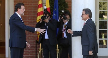 Mariano Rajoy recibe a Artur Mas en la Moncloa, en julio de 2014. 