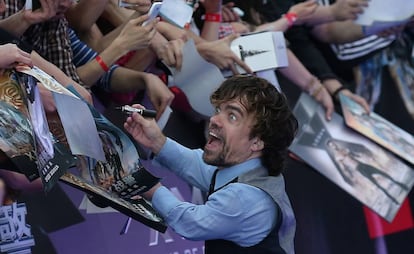 Os esforços dos pais para naturalizar o problema genético do filho acabaram forjando em Dinklage uma personalidade avassaladora