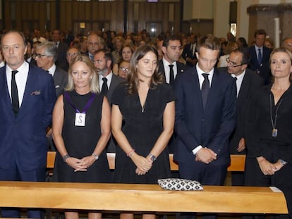 Pablo Hohenlohe , Flavia Hohenlohe , Victoria Elisabeth von Hohenlohe Langenburg y Alexander; María del Prado Muguiro durante el funeral por el duque de Medinaceli.