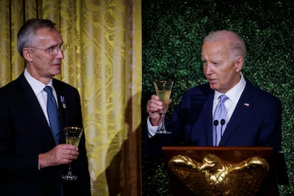 Biden toasts with NATO Secretary General Jens Stoltenberg this Wednesday.