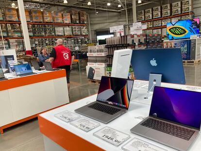 Venta de ordenadores en una tienda de la cadena Costco en Sheridn, Colorado.