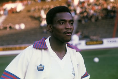 Laurie Cunningham, durante un partido contra Finlandia en 1977.