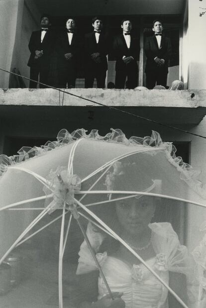 La quinceañera en Ciudad Neza, de la serie Mixtecos, 1989