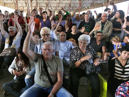 El círculo Podemos de Valencia celebra una asamblea.