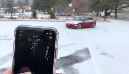 Tesla Model 3, autopilot bajo la nieve.