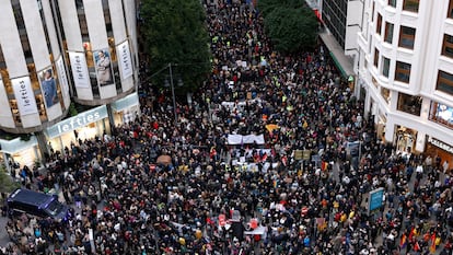 Vista general de la protesta en el centro de Valencia, el sábado.