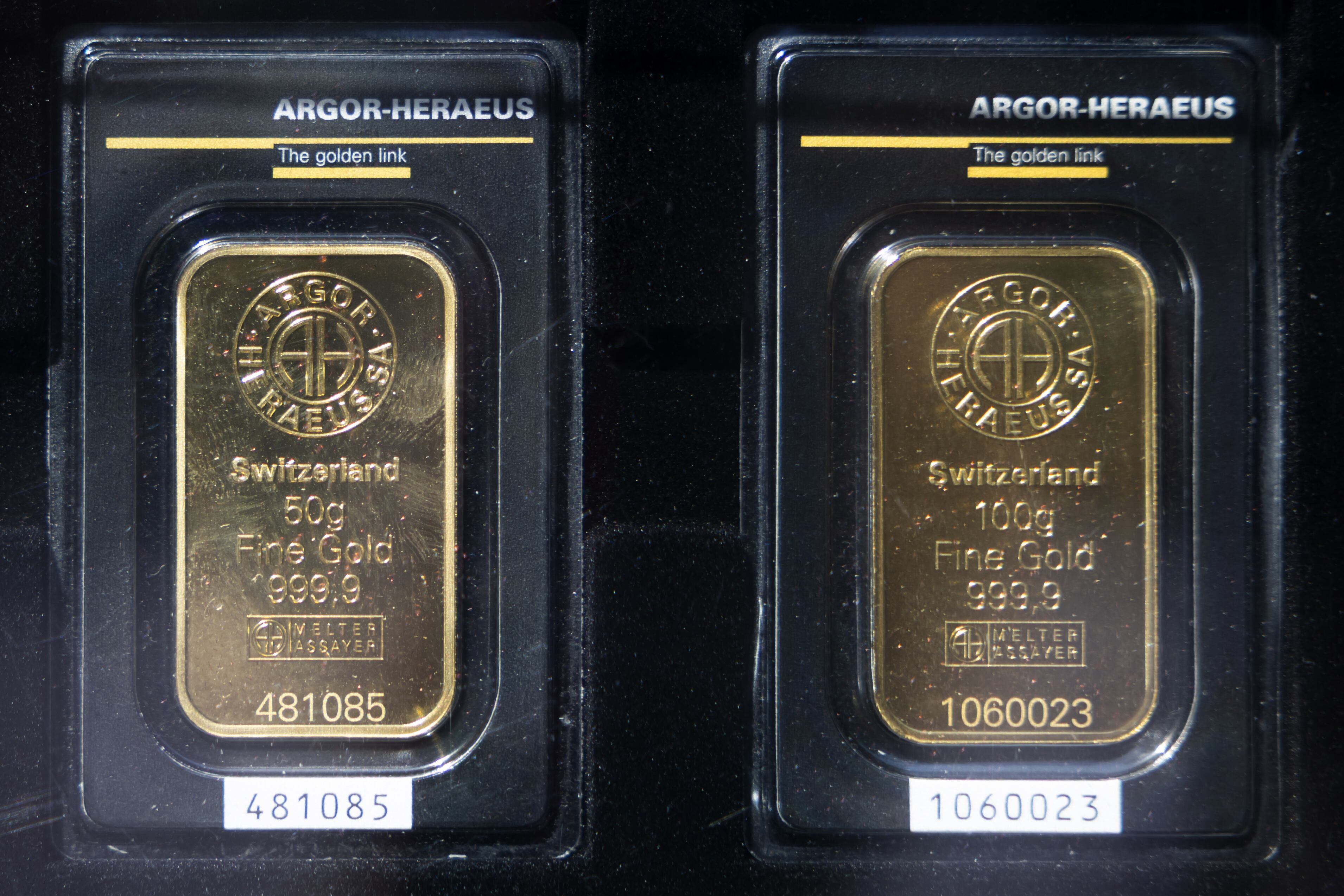Lingotes de oro fabricados por la refinería suiza Argor-Heraeus expuestos en Berna, Suiza, el 8 de agosto de 2025.