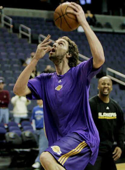 Pau Gasol, durante un entrenamiento con los Lakers.