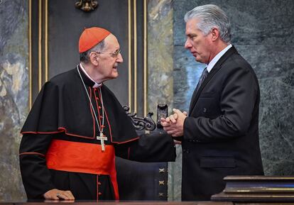 El presidente cubano, Miguel Díaz-Canel, recibe al cardenal Beniamino Stella, el pasado miércoles en La Habana.