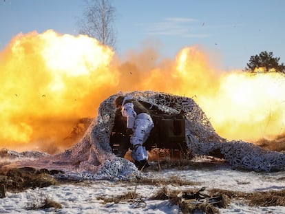 Un soldado ucranio en unas maniobras cerca de Yitómir, a 130 kilómetros al oeste del frente de Kiev, el 30 de enero.
