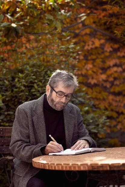 El escritor Antonio Muñoz Molina, fotografiado en su casa en 2009.