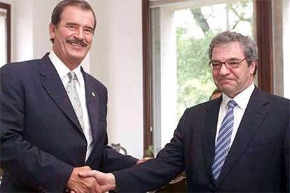 El presidente de Mxico, Vicente Fox, con el presidente de Telefnica, Csar Alierta.