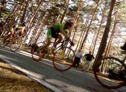 Carrera ciclista de aficionados por la sierra de Madrid.