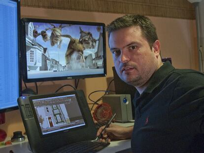 Javier León, en su estudio de San Fernando.