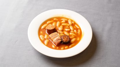 Plato fabada de Casa Morán, en Casa Morán, en Collanzo, en Asturias. Imagen proporcionada por Gustatio.