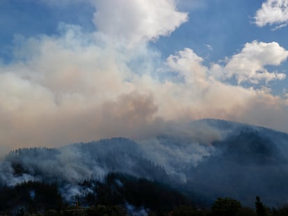 El fuego de Balmaseda, ayer por la tarde.