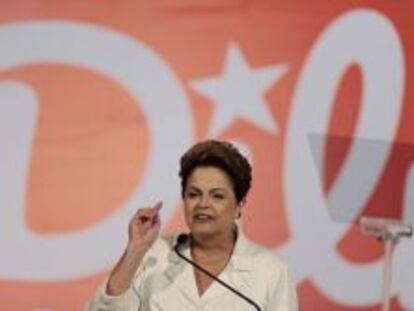 Dilma Rousseff, en una rueda de prensa tras votar en las elecciones de este domingo.