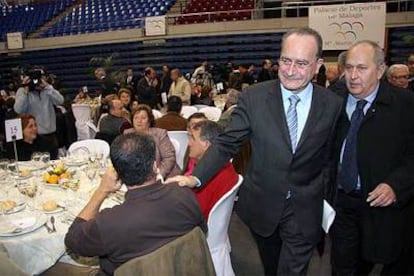 Francisco de la Torre, ayer en el almuerzo ofrecido a colectivos sociales.