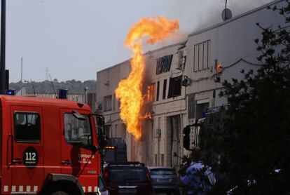 Incendi a la nau de Ripollet.