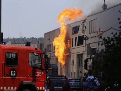 Incendi a la nau de Ripollet.