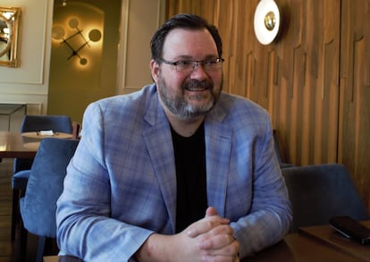 El escritor Brandon Sanderson en un momento de la entrevista.