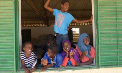 Alumnos en una escuela de Dakar financiada parcialmente por la Unión Europea.