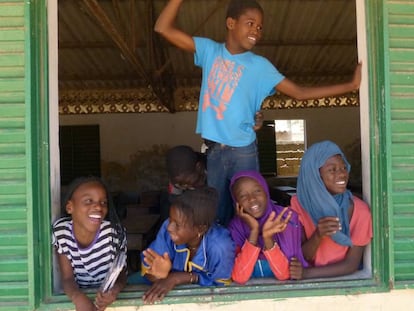 Alumnos en una escuela de Dakar financiada parcialmente por la Uni&oacute;n Europea.