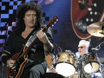 El guitarrista de Queen, Brian May, ha admitido que, pese a haber compartido más de 20 años y miles de camerinos con Freddie Mercury, durante mucho tiempo no se llegó ni a imaginar que el cantante de su grupo era homosexual. "Estás hablando con alguien que compartió camerino con Fred en las primeras giras, así que le conocía muy bien. Conocí a muchas de sus novias y ciertamente no tuvo novios, eso seguro", asegura el guitarrista de Queen, que añade que sí que había "algo sospechoso" en Freddie Mercury, pero que nunca se le "ocurrió" pensar que podría ser homosexual.