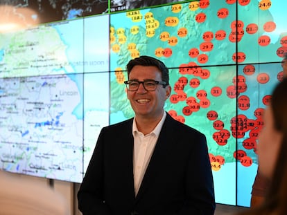 Burnham intercambió mensajes con alguien que se hizo pasar por la jefa de gabinete de Trump