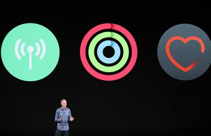 Jeff Williams, director de operaciones de Apple, habla durante un evento de presentación de los nuevos productos en el Teatro Steve Jobs en Apple Park, el 12 de septiembre de 2018, en Cupertino, California.