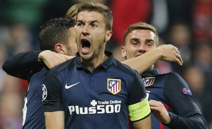 Los jugadores del Atlético tras el gol al Bayern.
