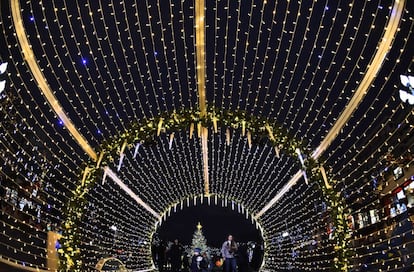 Adornos en el centro de Moscú (Rusia) para celebrar la Navidad y el Año Nuevo.