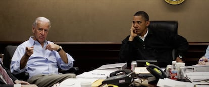 Joe Biden y Barack Obama en una imagen de 'Cacería implacabe: Bin Laden'.
