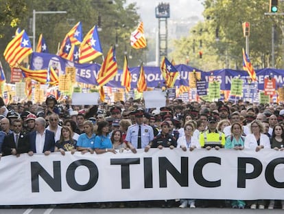 Cabecera de la manifestación contra el terrorismo en Barcelona.