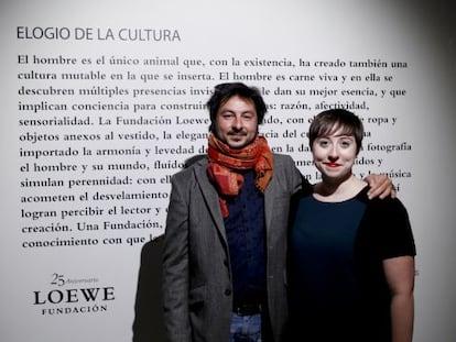 Antonio Lucas, ganador del Loewe de Poes&iacute;a, junto con Elena Medel, Premio de Creaci&oacute;n Joven. 