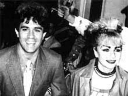 Pedro Almodóvar y Alaska, en el estreno de Pepi, Luci, Bom... en el Festival de San Sebastián de 1980.