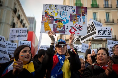 Manifestación convocada para apoyar al candidato opositor Edmundo González como presidente electo de Venezuela, este jueves en la madrileña Puerta del Sol.