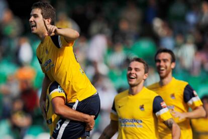 Íñigo Martínez celebra su gol