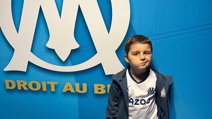 Kenzo, el niño con un tumor cerebral seguidor del Olympique de Marsella que fue agredido por ultras del Ajaccio.